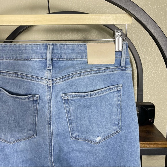 Paige Genevieve Sky Touch Distressed  - Size 26 - NWOT - Raw Hem RN#27002 - Picture 7 of 12